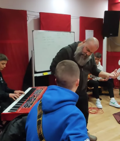 Muzičari rok benda “Preko reda” proveli prvi dan u Mostar Rock School